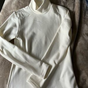 UNIQLO soft thick mock neck